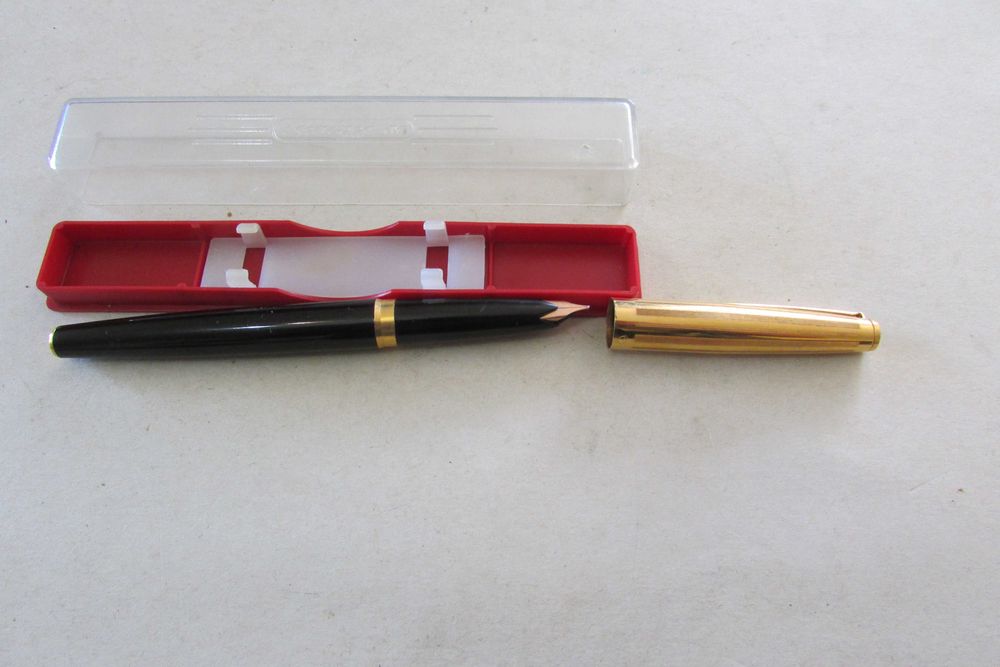 Ручка з золотим пером з СРСР   Харків  АР.