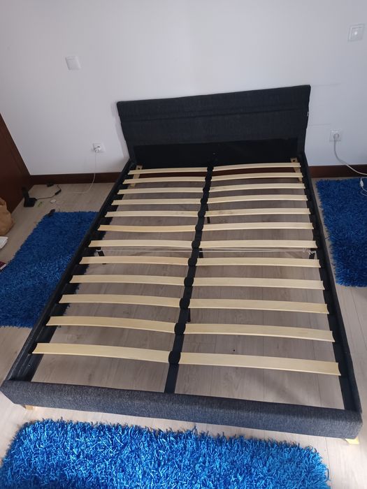 Vendo cama + 2 mesas de cabeceira