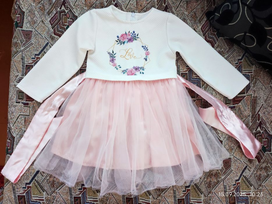 Продам сукню для дівчинки