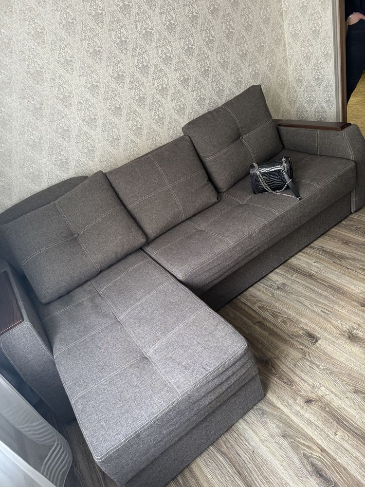Продам отличный угловой диван