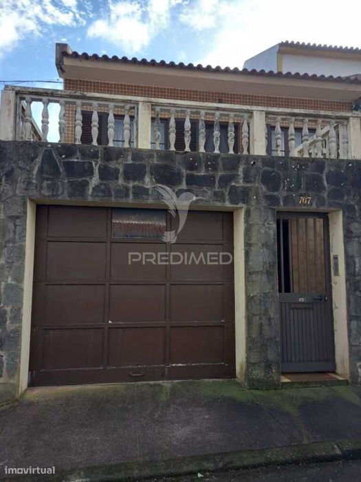 Moradia T4 na Praia da Vitória – Santa Cruz