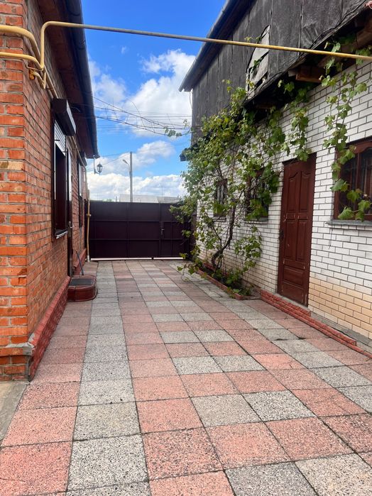 Частина будинку по вул. Гребінки