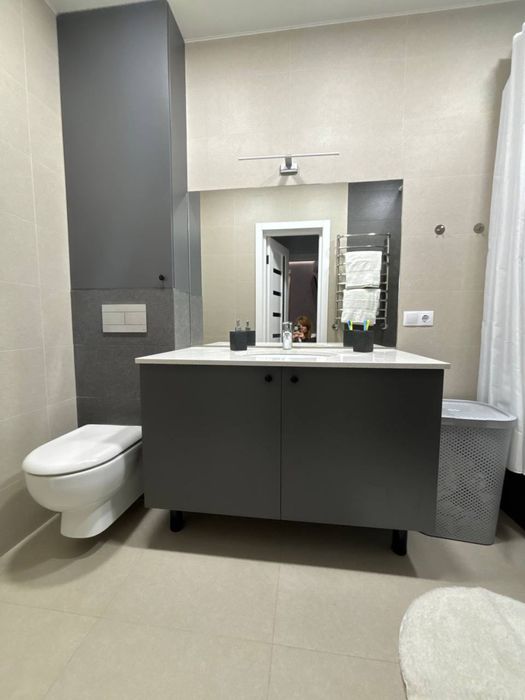 2-кімнатна з кухнею-вітальнею! Гарний ремонт!