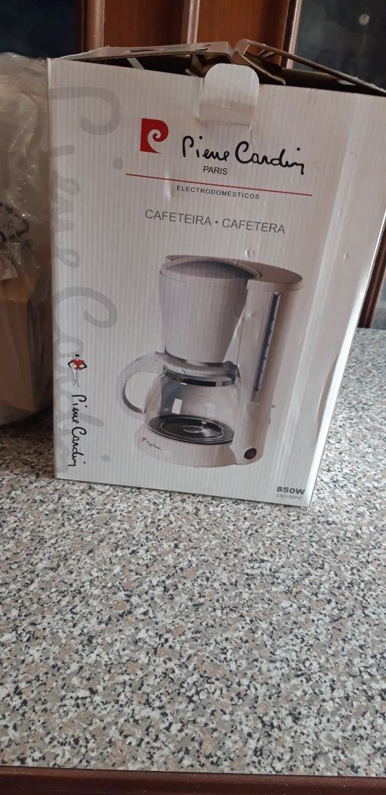 Cafeteira Eléctrica Nova Pierre Cardin