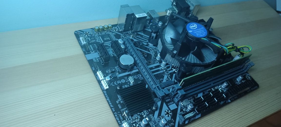 Płyta główna Gigabyte z procesorem Intel core i5