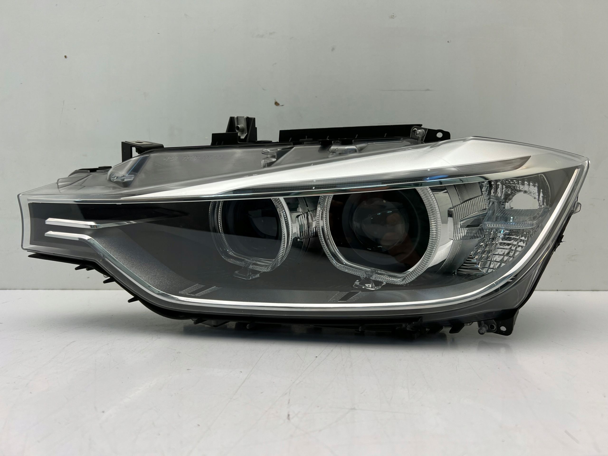 BMW 3 F30 F31 Lampa Przednia Lewa Xenon skrętny
