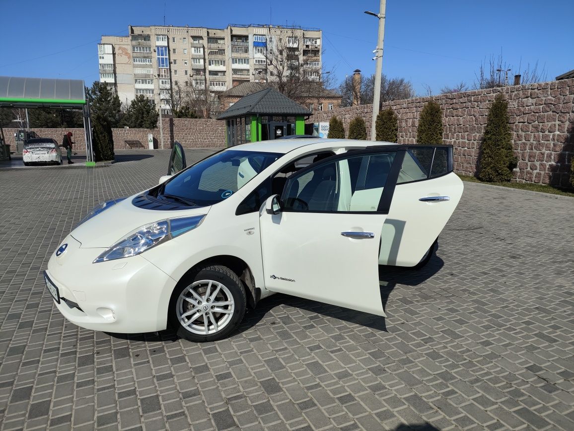 Продам Nissan Leaf 2015г.в