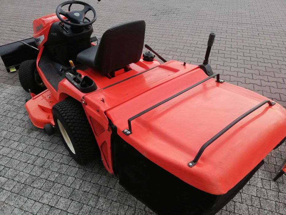 Profesjonalna kosiarka Kubota GR2100II 4x4 diesel z pługiem śnieżnym