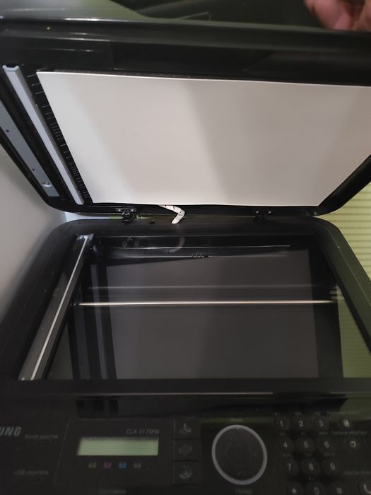 Принтер лазерный цветной Samsung CLX 3175FM б..у  под ремонт