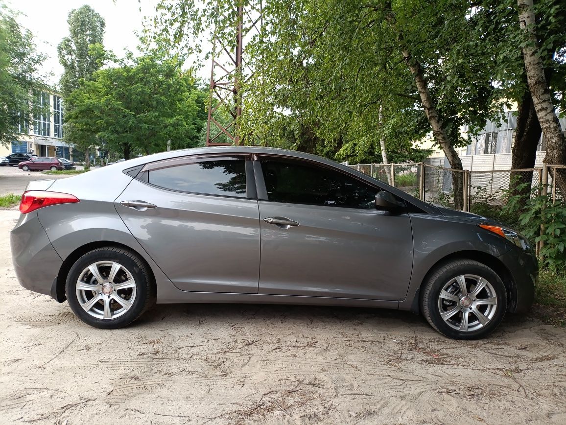 Hyundai Elantra 2011