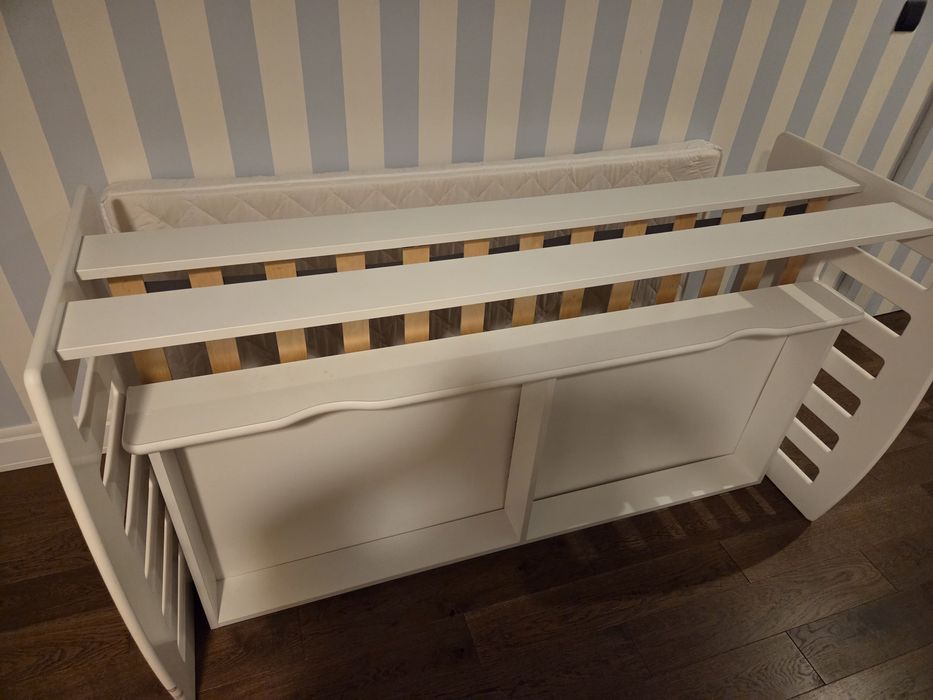 Łóżko z materacem