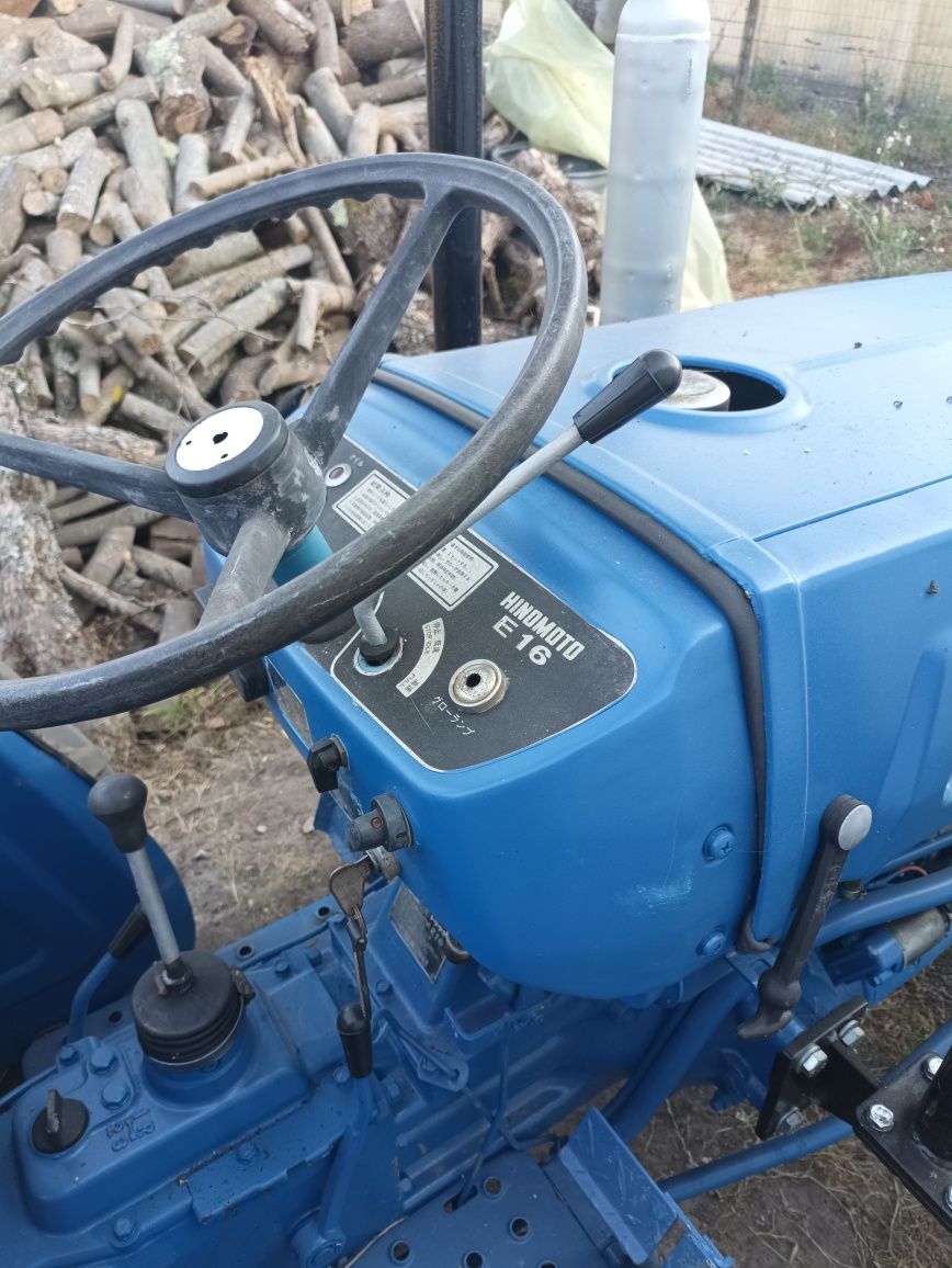 Trator agrícola hinomoto