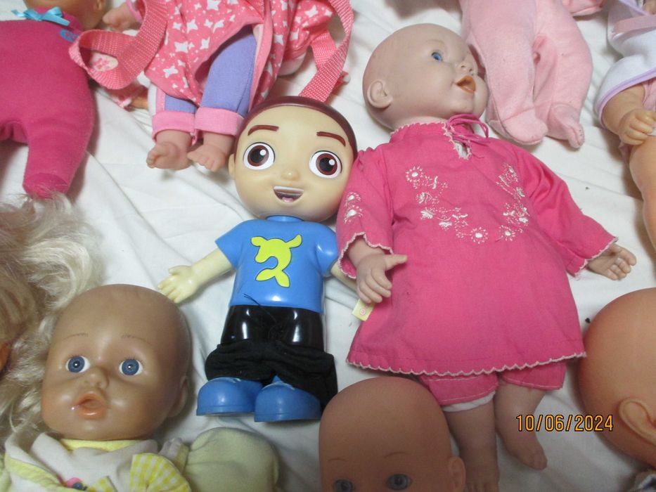 13 bonecos ( tamanho médio 30 cms )