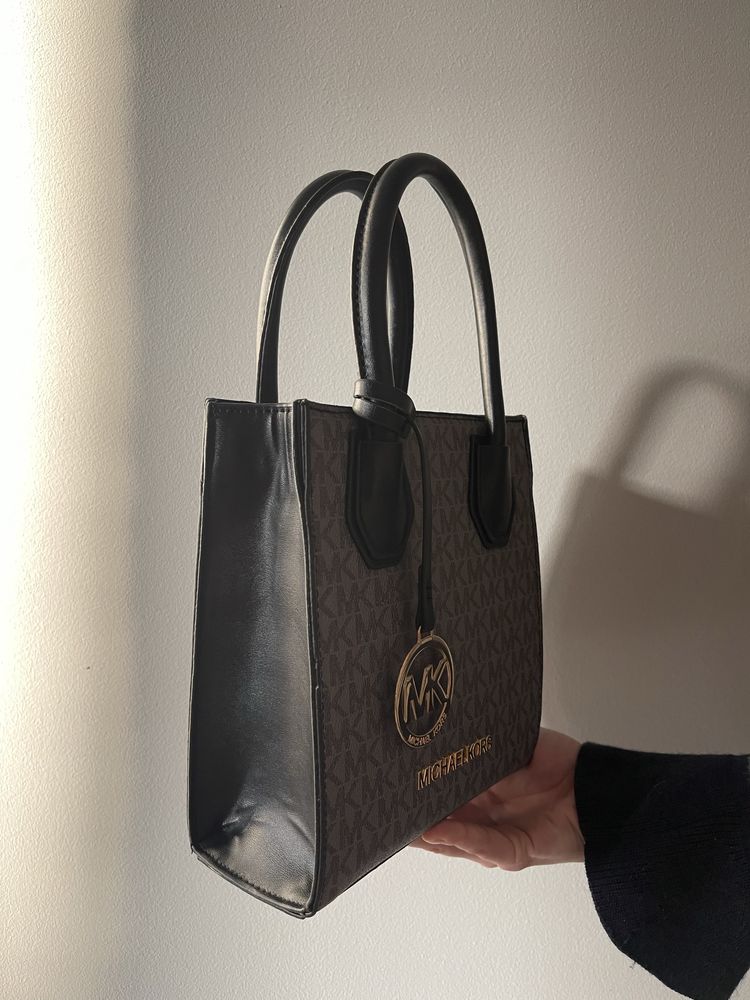 Стильна сумочка в сірому та коричневому кольорі Michael Kors MK