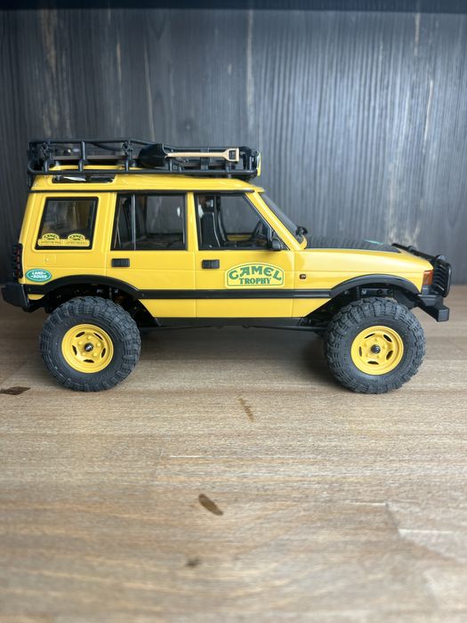 Радіокерована модель FMS 1:24 Land Rover Discovery