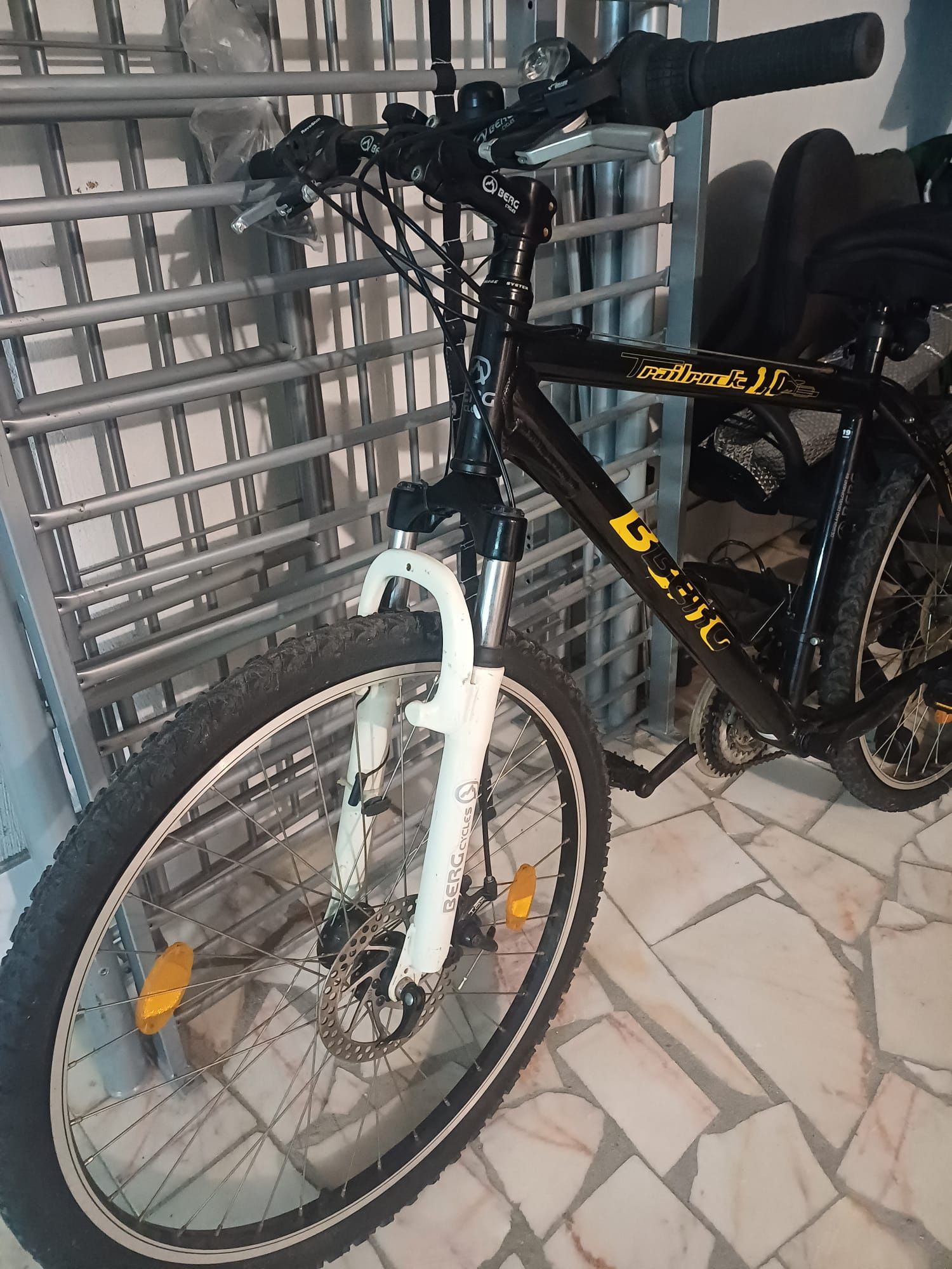 Bicicleta em excelente estado com mudancas da shimano