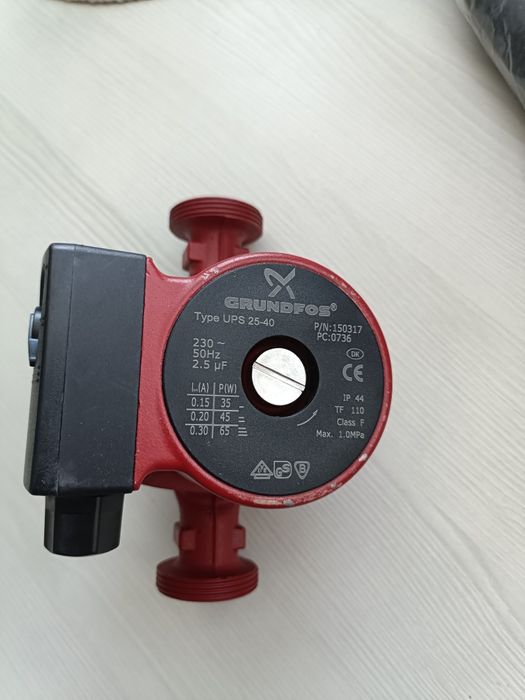 циркуляційний насос Grundfos UPS 25-40. 
Цей насос призначений для пер