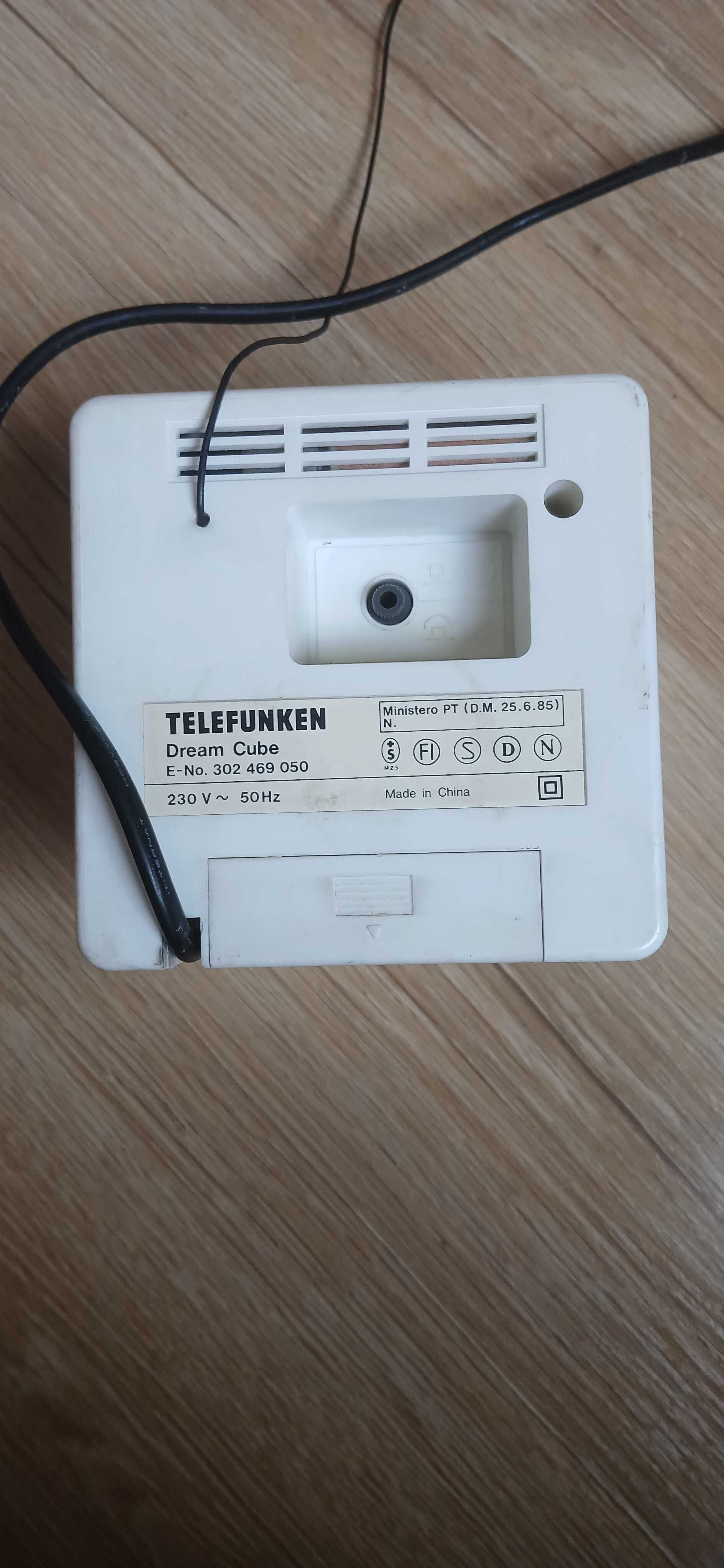 radio TELEFUNKEN radiobudzik styl lat 80 -90  do kolekcji