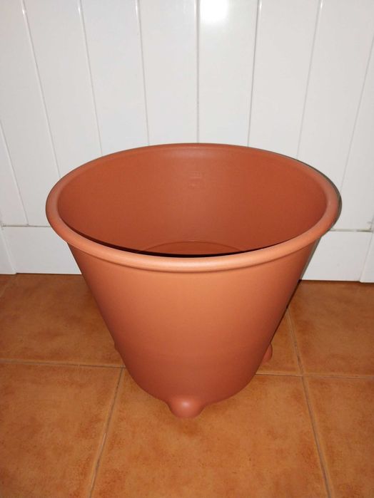 Vaso Grande com Rodas - Novo