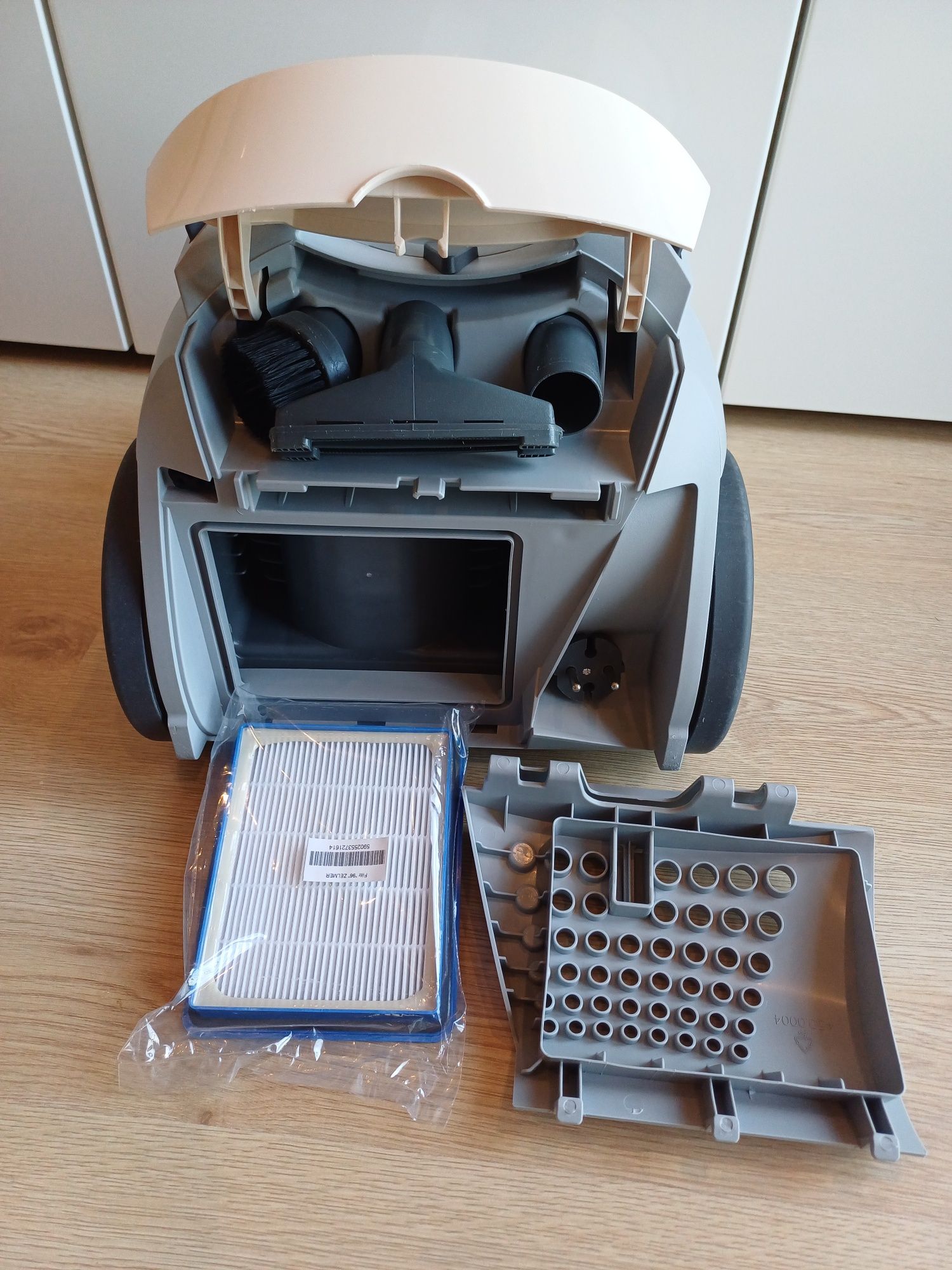 Śliczny Zelmer Odyssey 1700W plus worki  !!!