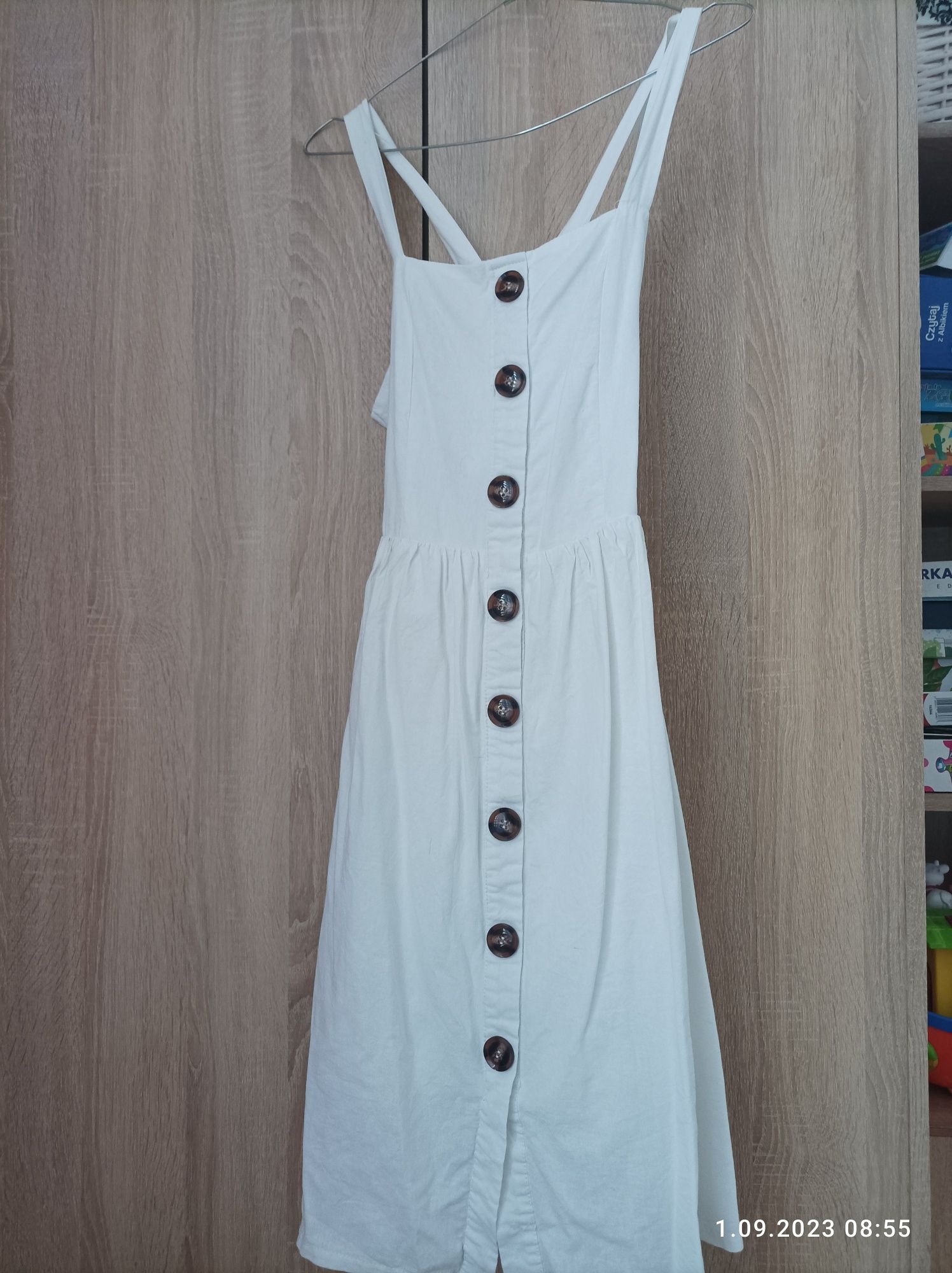Sukienka biała midi guziki
