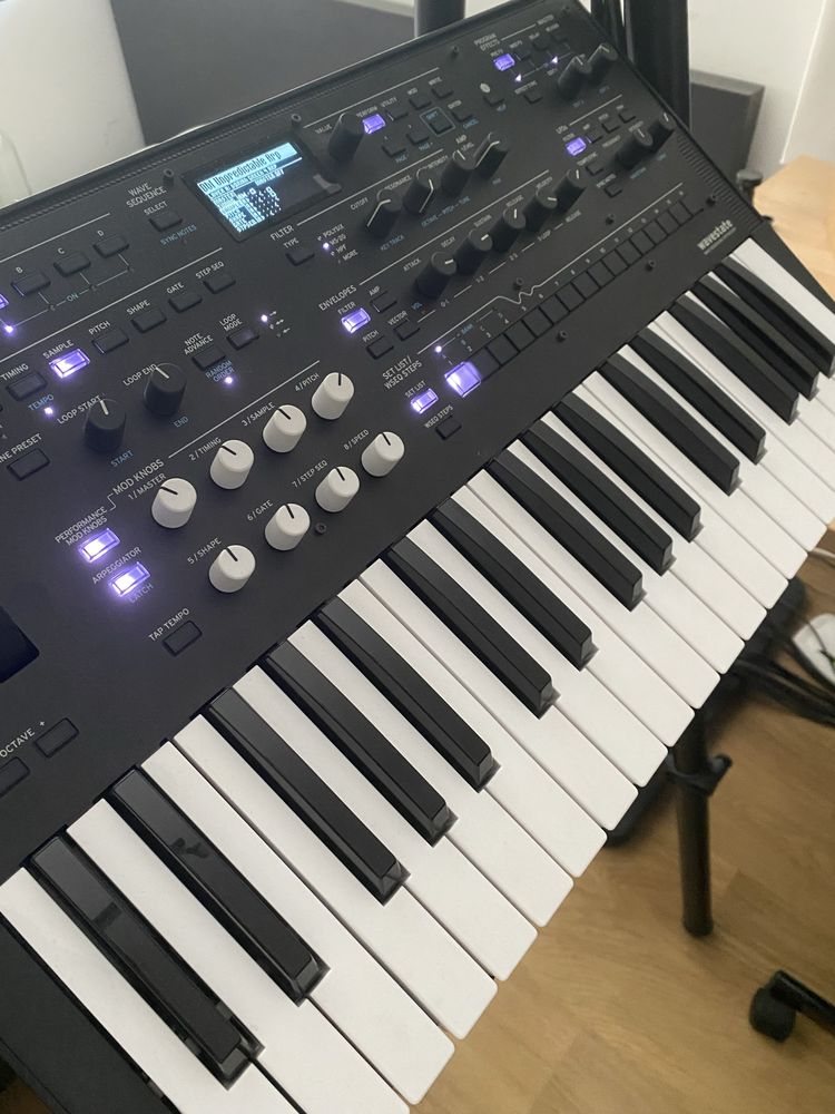 Teclado Korg Wavestate