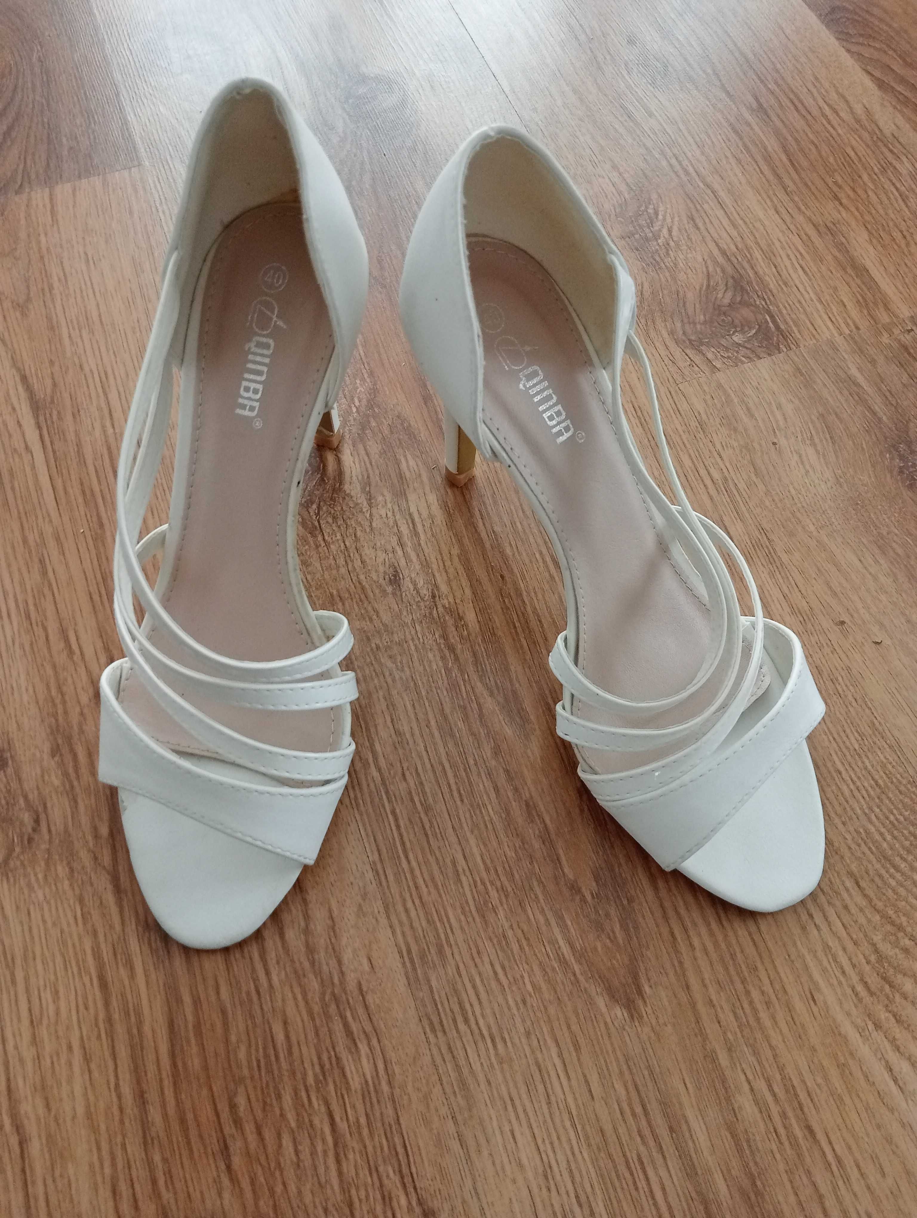 Białe buty nowe 40