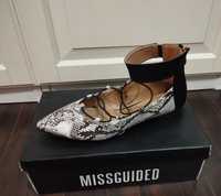 Missguided wężowy print buty szpic