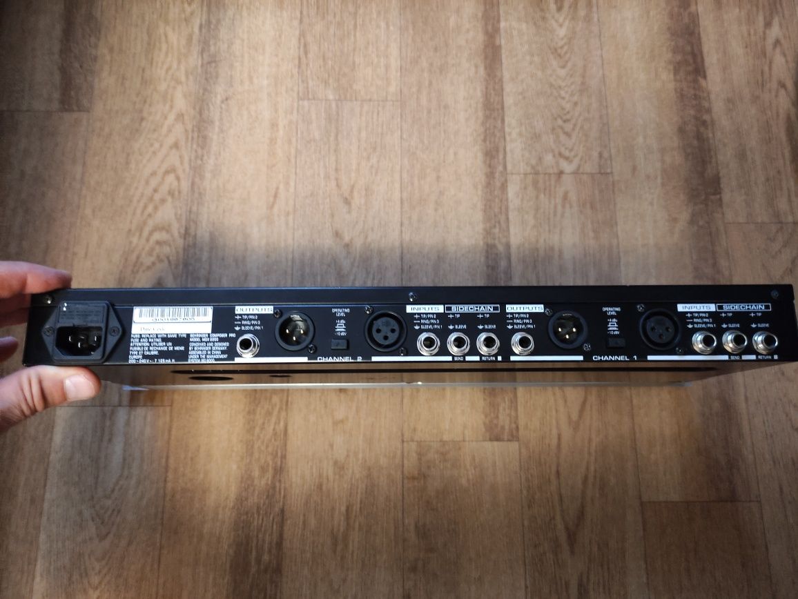 Компресор Behringer Composer Pro MDX 2200