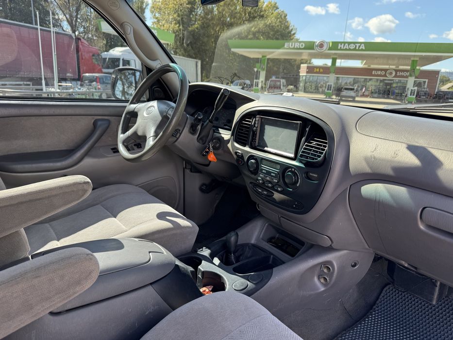 TOYOTA SEQUOIA  у відміному стані як зовні так і технічно.