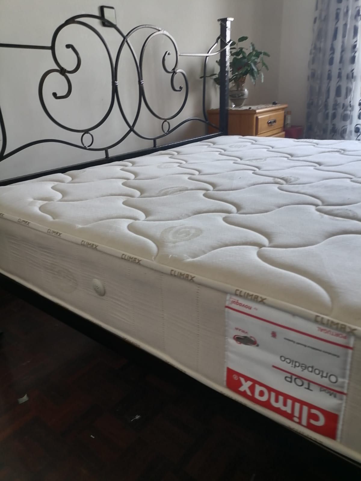 Vendo cama com colchão (2 unidades) - 300€ cada