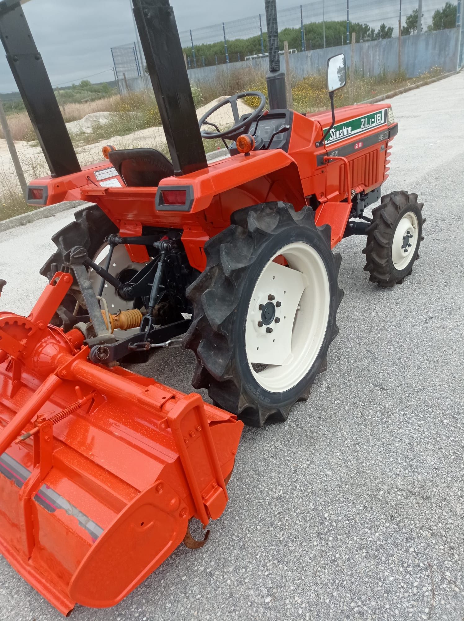 Trator com Frese Kubota Sunshine