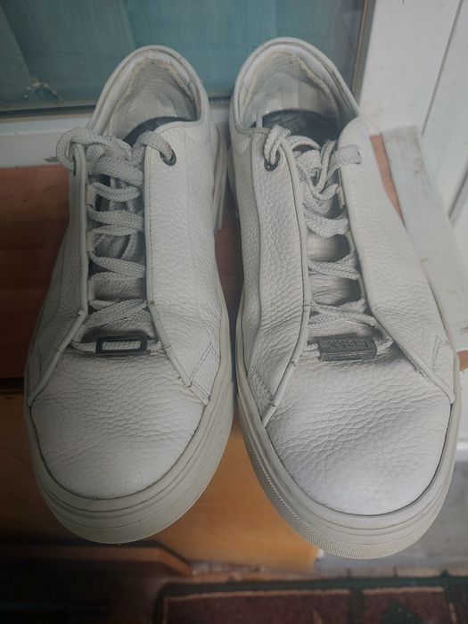 Продам кроссовки Boss кожанные