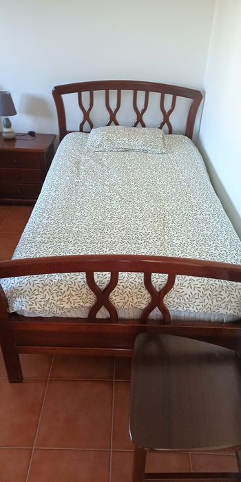 Quarto completo com duas camasindividuais para duas crianças ou hósped