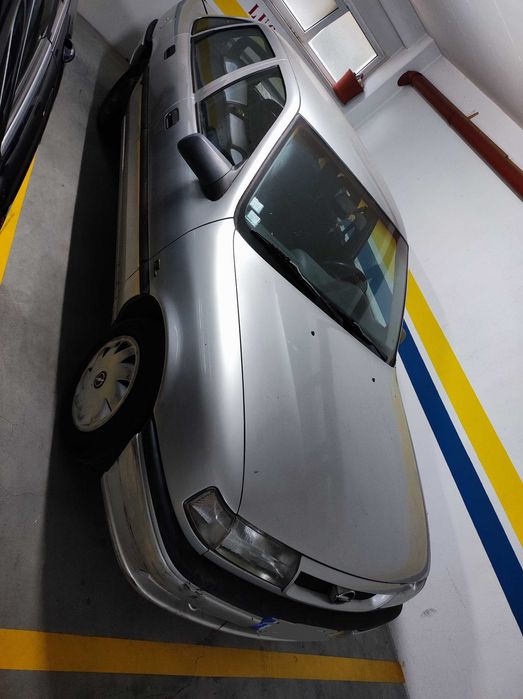 Vendo Opel Vectra, 1700cc de 1995