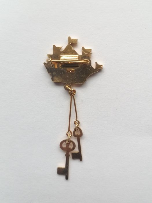Брошь  кораблик.