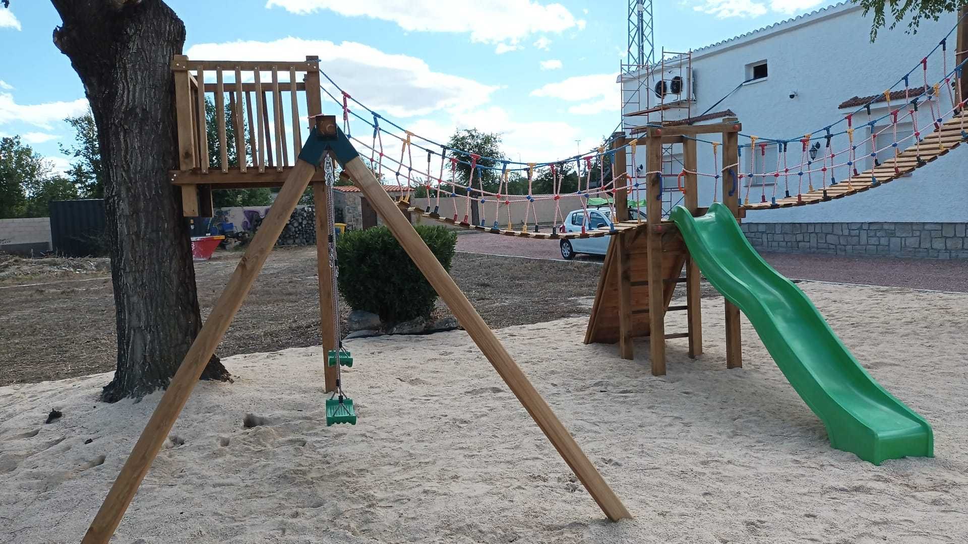 Casa na Árvore Baloiços Escorrega Ponte Suspensa