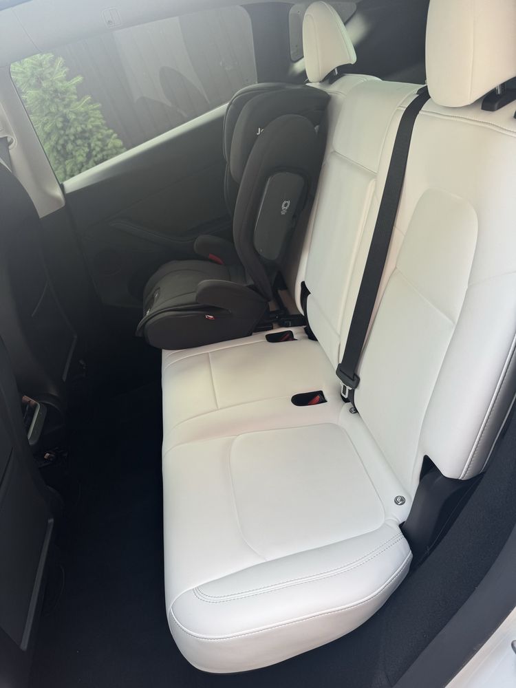 Tesla model Y новая ! Идеал.