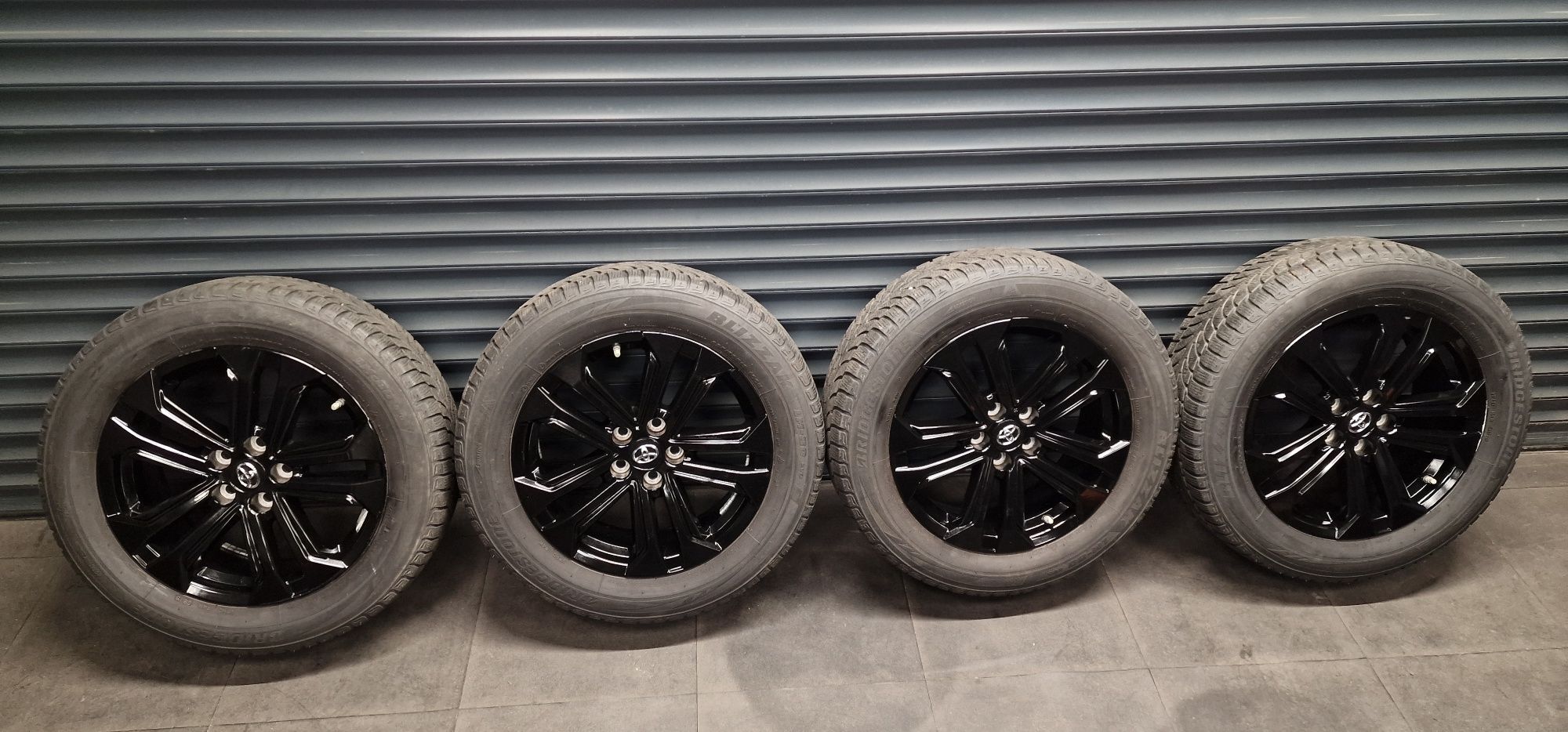 Koła  Toyota RAV4 HYBRID 225/60 R18 Cali