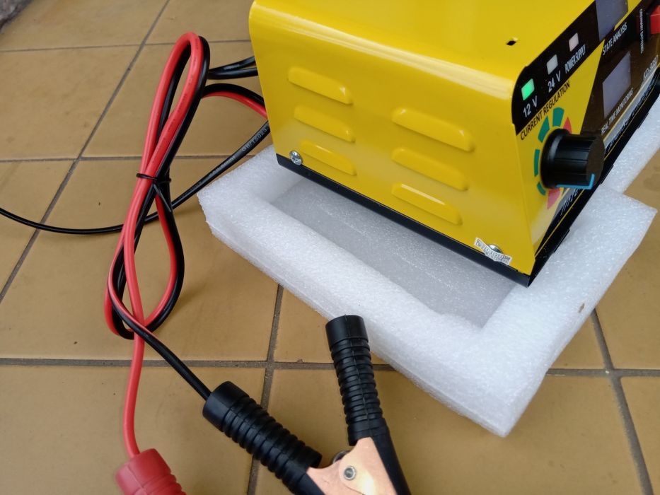 Импульсное зарядное устройство 12 - 24 Вольта. ANJING - 908 D.