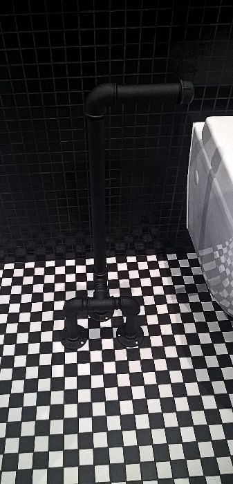 stojak wieszak na papier loft z rur hydraulicznych
