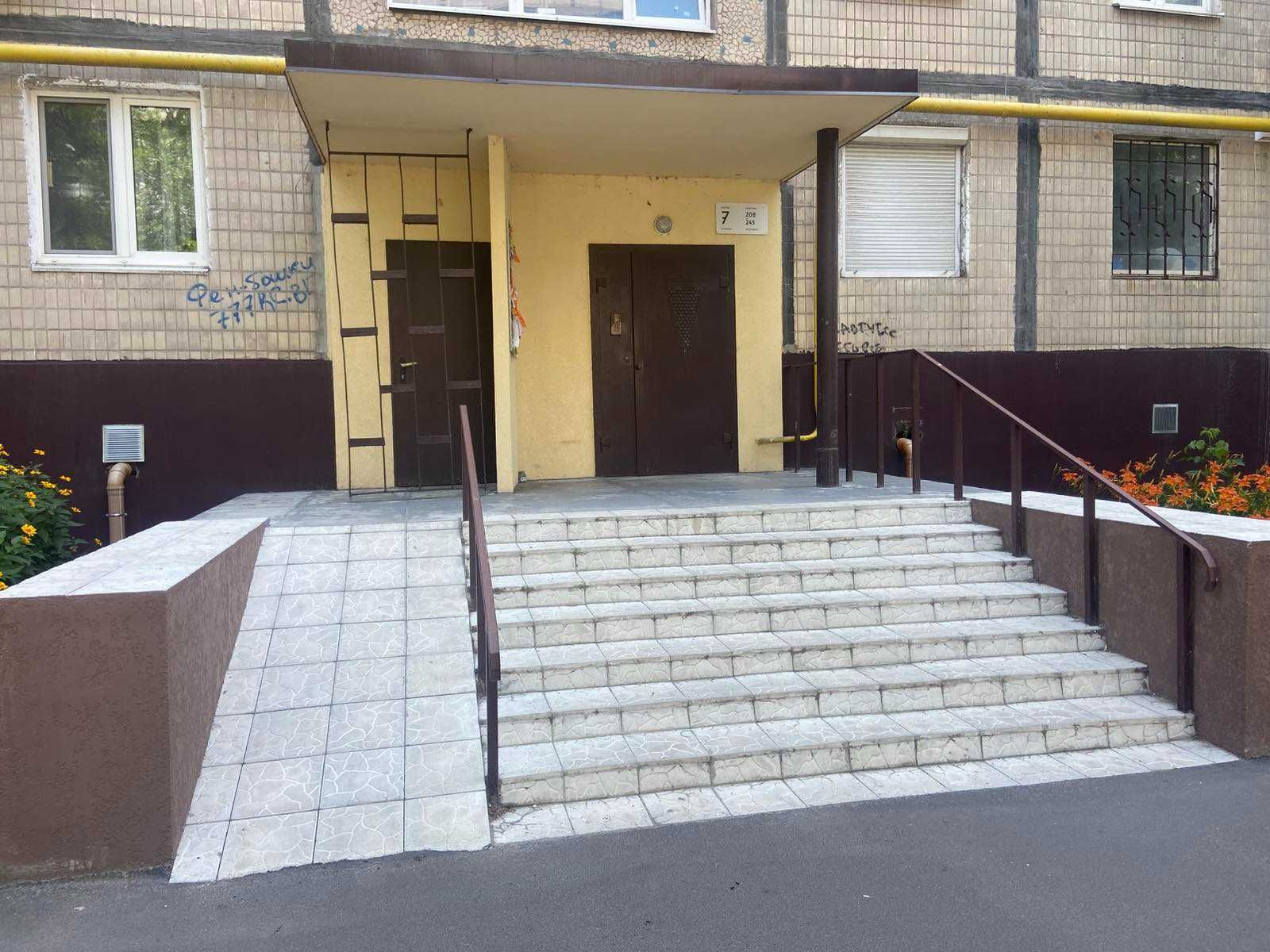 Продам 2-х комн. квартиру, пр.Героев,12