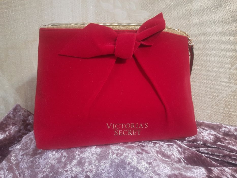 Victoria's Secret Виктория Сикрет косметичка бархат красный