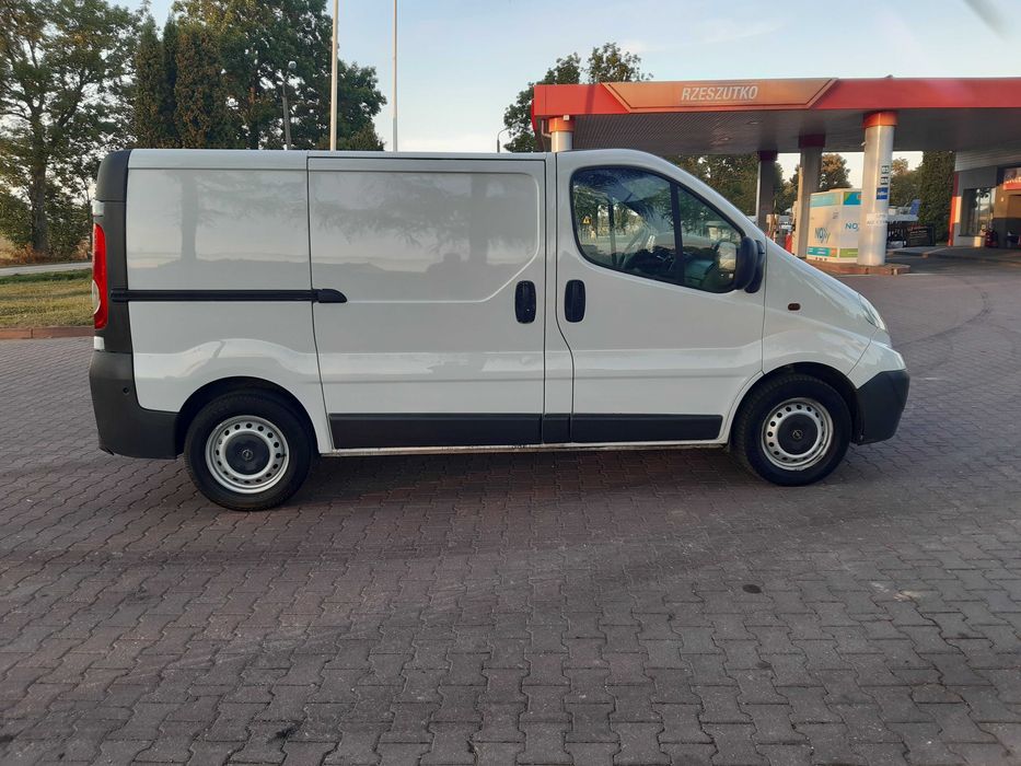 Opel Vivaro 2,0 CDTI 115 KM niski przeb. klima cały oryginał