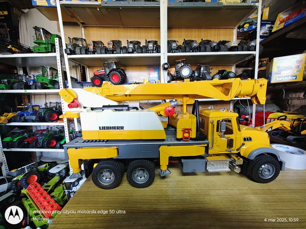 Bruder mack liebherr