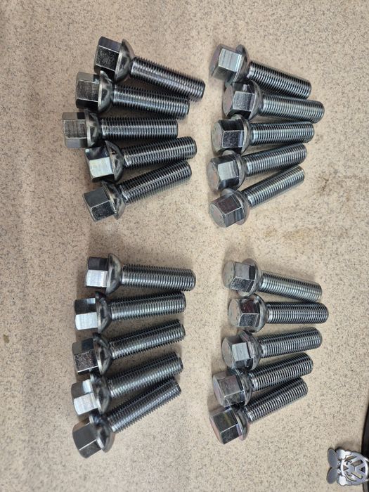 Śruby do felg stalowych i aluminiowych M14x1.5 45mm 17 klucz