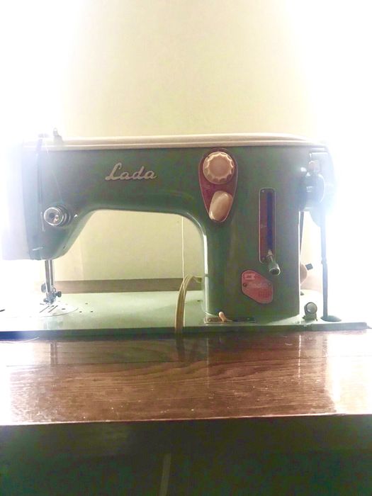 Швейна машинка Lada