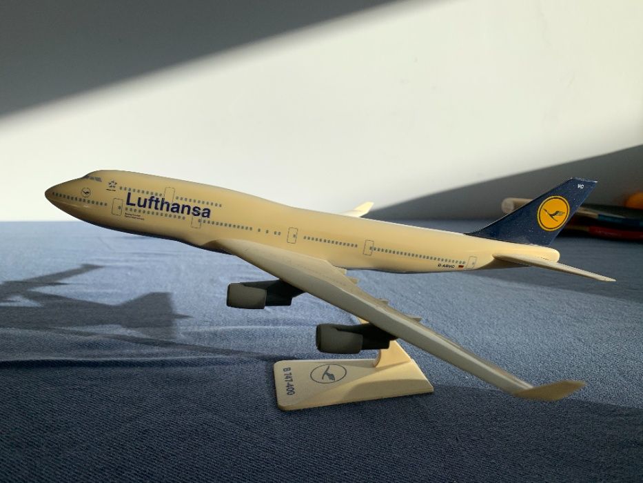 Lufthansa B747/400 D-ABVC 28cm avião