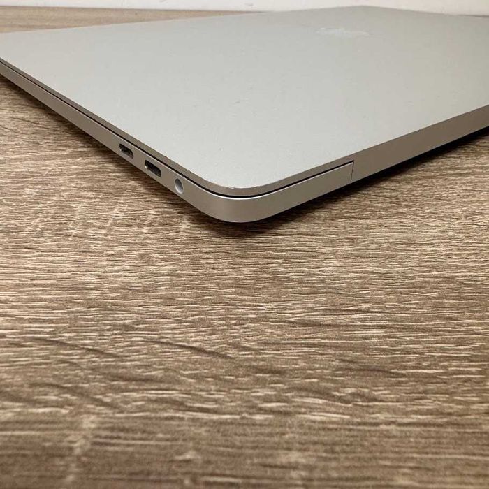 MacBook Pro 16" i7 / 16Gb DDR4 / SSD 512Gb / Radeon 5300m (код: M0541)