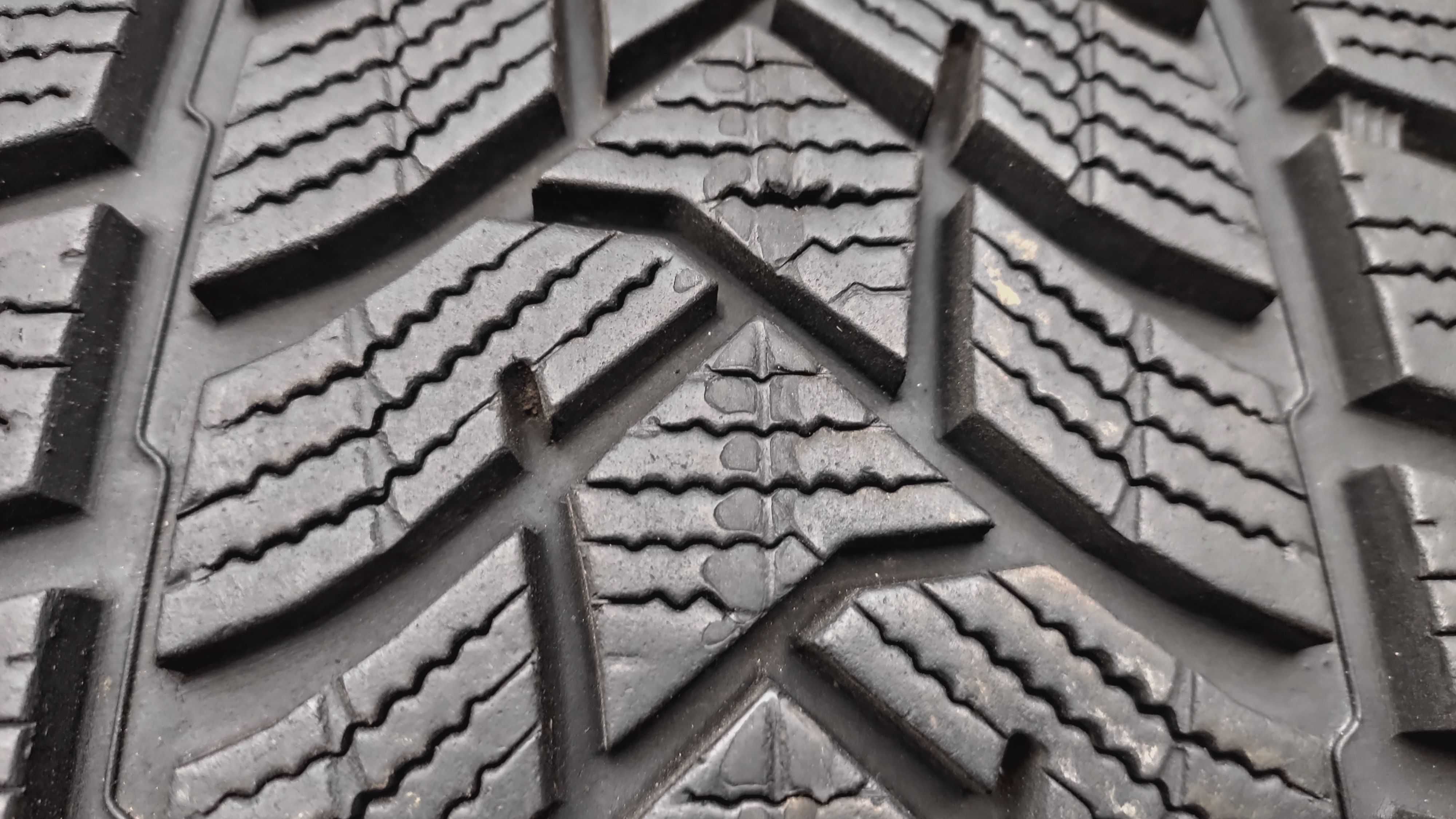 шини 225/45R17. Dunlop-5 . 2024р. Зимова Німеччина